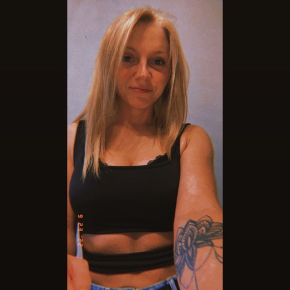 Meet your Posher, Jessica - Picture 2 of 4